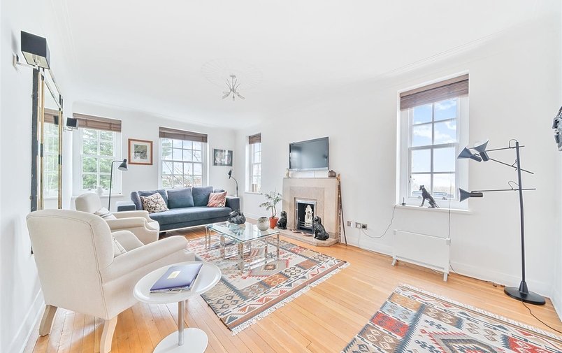 Flat to rent in Prince Arthur Road, Hampstead Village