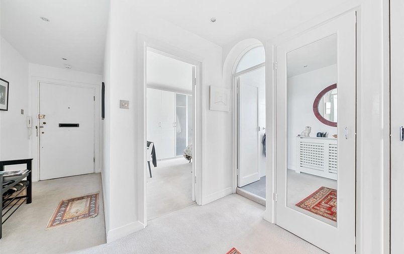 Flat to rent in Prince Arthur Road, Hampstead Village