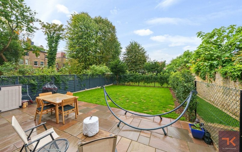 Flat to rent in Prince Arthur Road, Hampstead