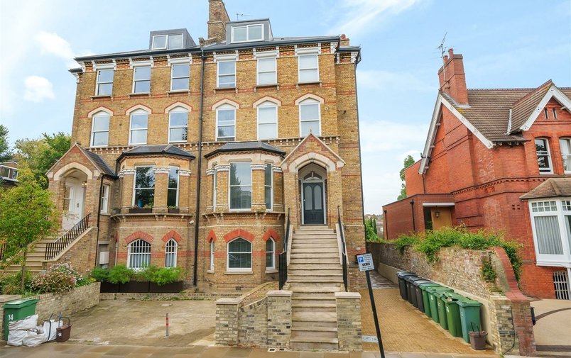 Flat to rent in Prince Arthur Road, Hampstead