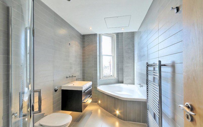 Flat to rent in Redington Road, Hampstead