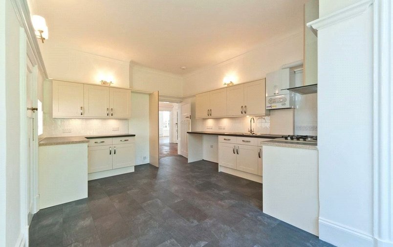 Flat to rent in Rosecroft Avenue, Hampstead