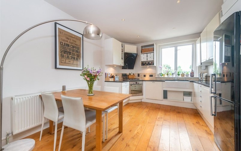 Flat to rent in Rosslyn Hill, Hampstead Village