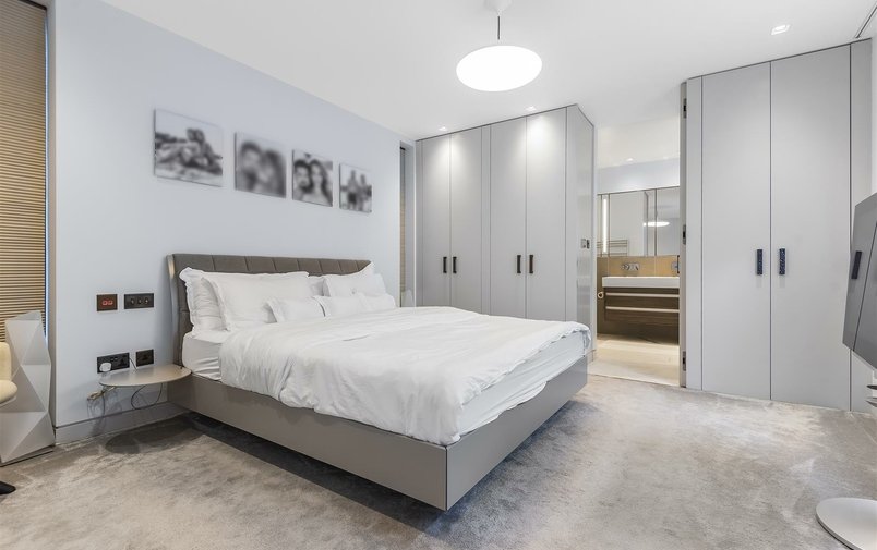 House to rent in Rosslyn Mews, Hampstead Village