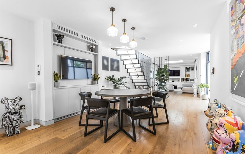House to rent in Rosslyn Mews, Hampstead Village