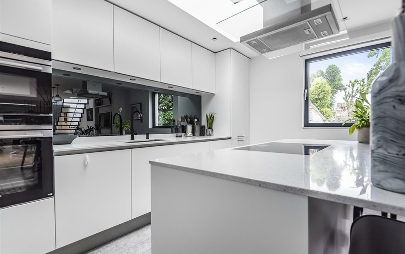 House to rent in Rosslyn Mews, Hampstead Village