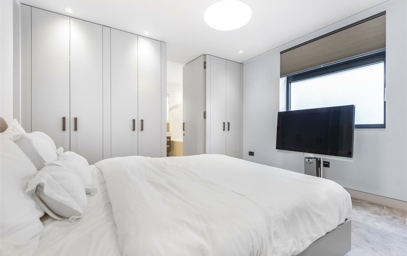House to rent in Rosslyn Mews, Hampstead Village