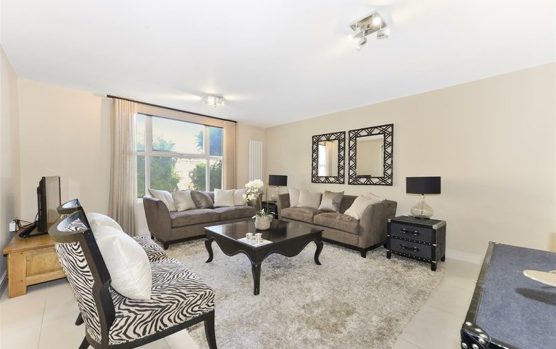 Flat to rent in St. Johns Wood Park, St Johns Wood
