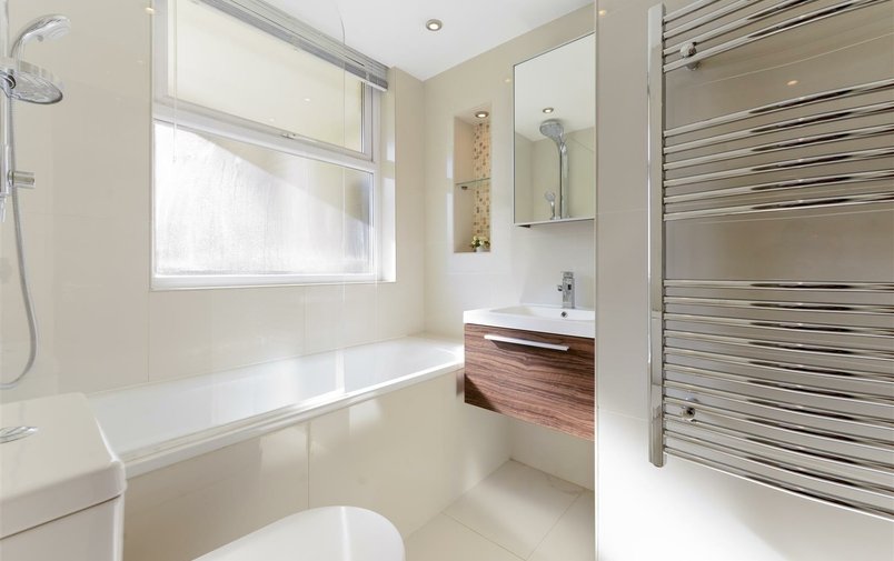 Flat to rent in St. Johns Wood Park, St Johns Wood