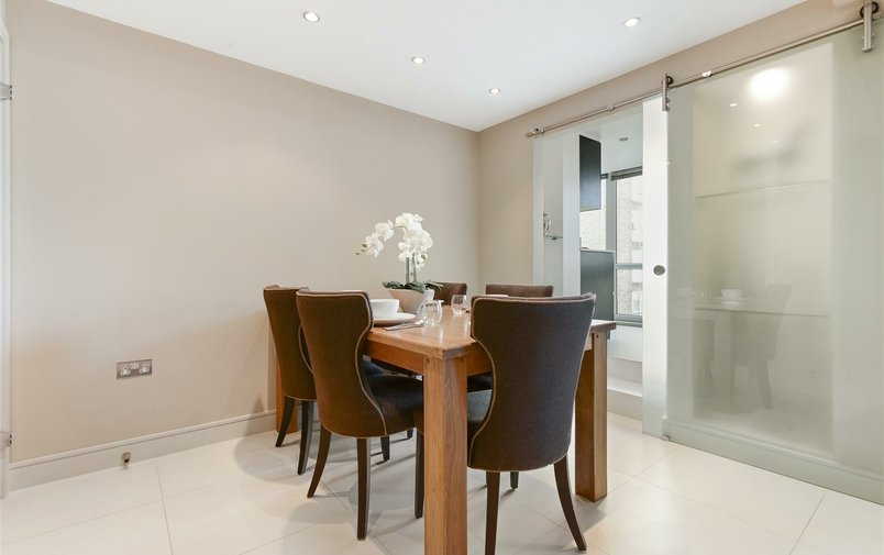 Flat to rent in St. Johns Wood Park, St Johns Wood