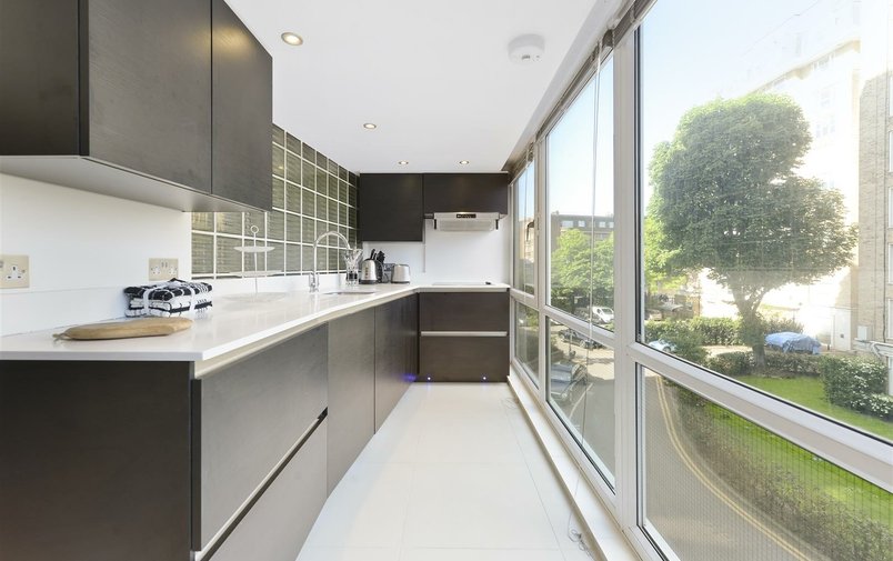 Flat to rent in St. Johns Wood Park, St Johns Wood