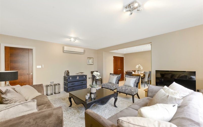Flat to rent in St. Johns Wood Park, St Johns Wood