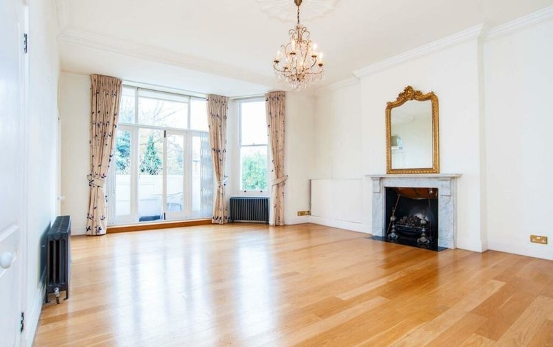 Flat to rent in Thurlow Road, Hampstead Village