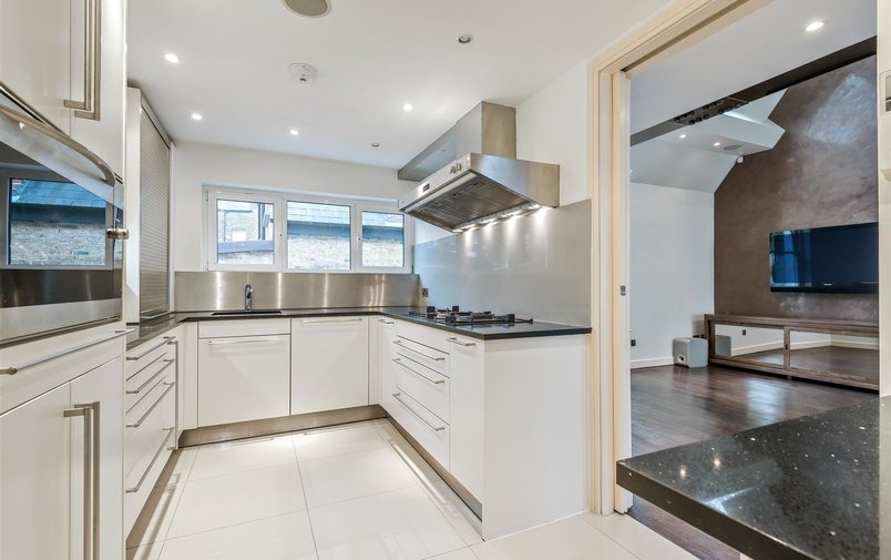 House to rent in Trinity Close, Hampstead Village