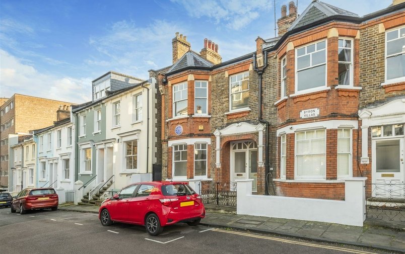 Flat to rent in Byron Villas, Hampstead