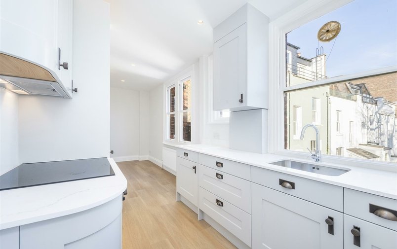 Flat to rent in Byron Villas, Hampstead