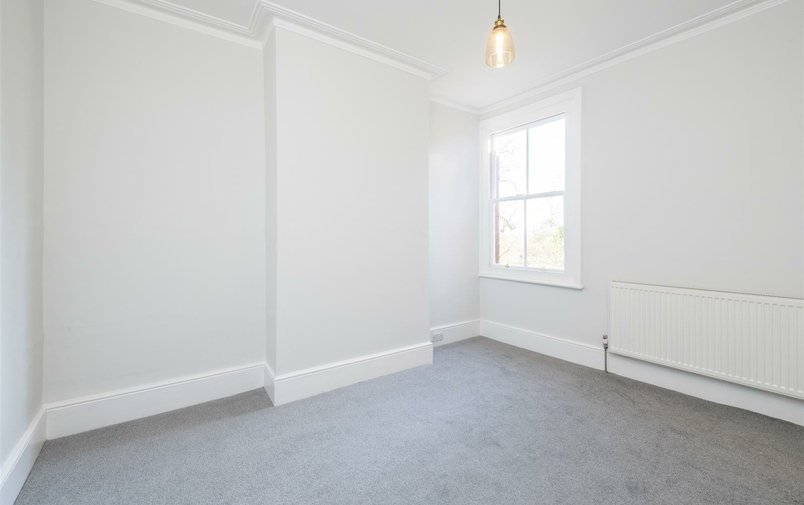 Flat to rent in Byron Villas, Hampstead