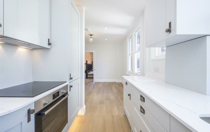 Flat to rent in Byron Villas, Hampstead