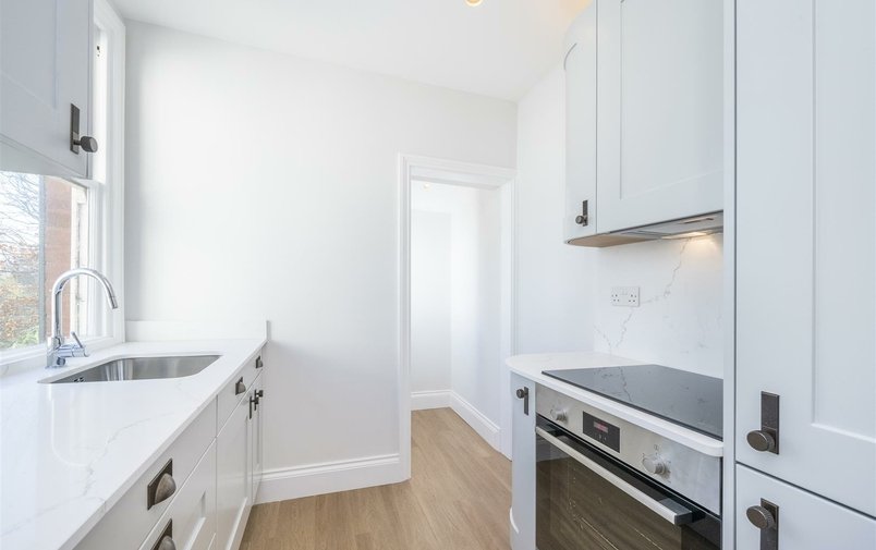 Flat to rent in Byron Villas, Hampstead