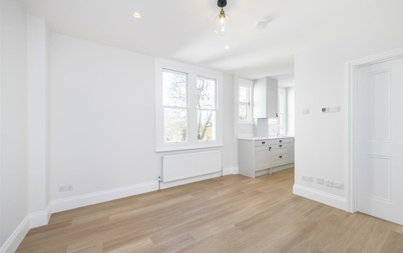 Flat to rent in Byron Villas, Hampstead