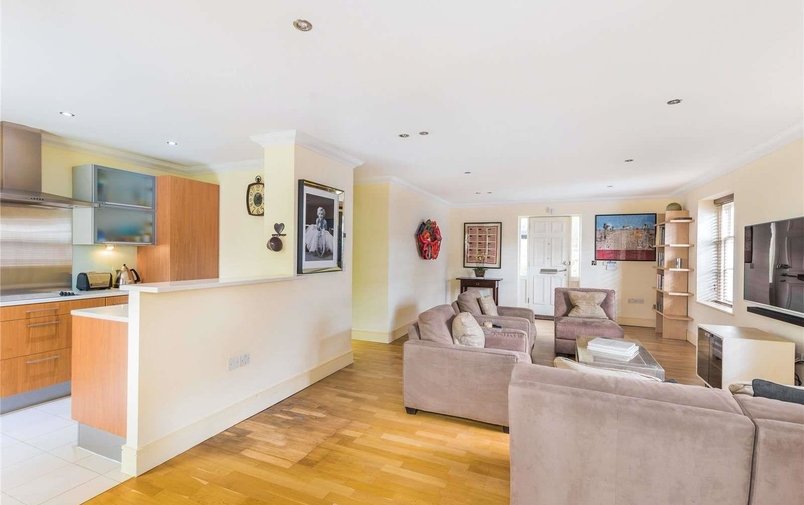 Property to rent in West Heath Avenue, London