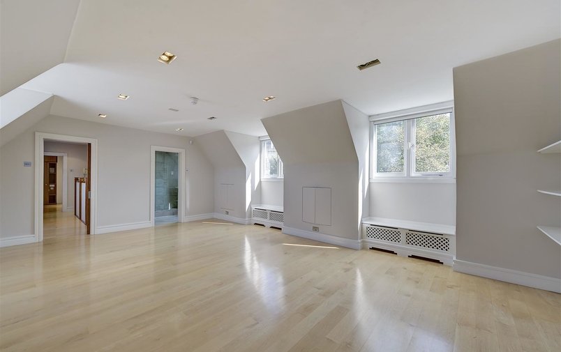 House to rent in West Heath Road, Hampstead