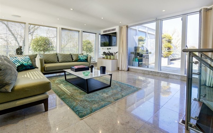 Flat to rent in West Heath Road, Hampstead