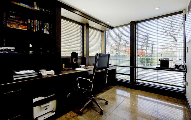 Flat to rent in West Heath Road, Hampstead