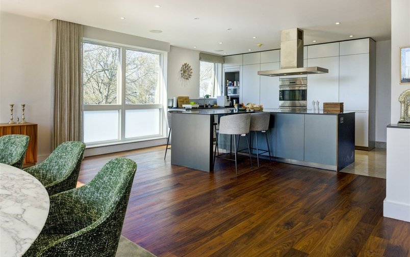 Flat to rent in West Heath Road, Hampstead
