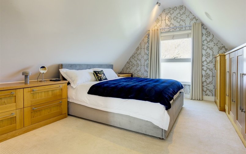 Flat to rent in West Heath Road, Hampstead