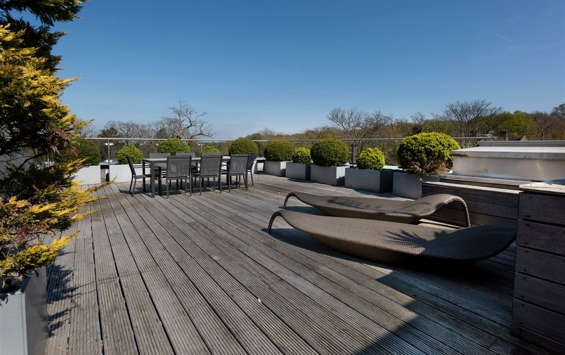 Flat to rent in West Heath Road, Hampstead