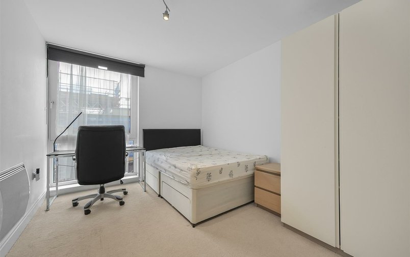 Flat to rent in Winchester Road, London