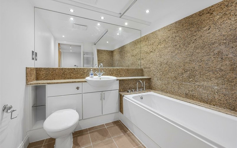 Flat to rent in Winchester Road, London